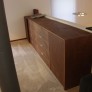 Sideboard-Eiche-Astig-Gebeitzt-Lackiert-Edelstahlgriff-Quest-Schreinerei-Hoehensteiger-Zangerl-Rosenheim-Muenchen-Oberbayern-Raumansicht